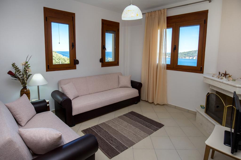 Aphrodite Villas Koinira Buitenkant foto