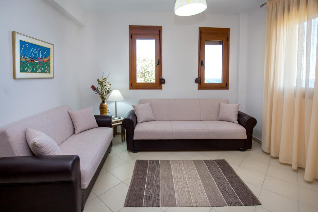 Aphrodite Villas Koinira Buitenkant foto