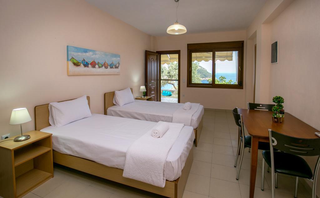 Aphrodite Villas Koinira Buitenkant foto