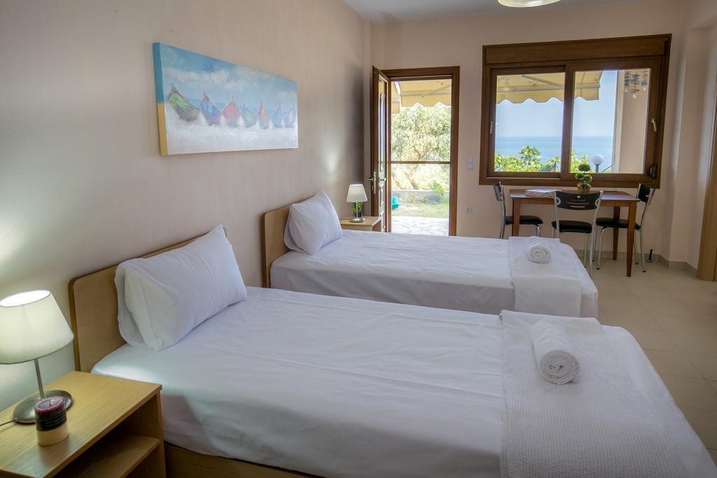 Aphrodite Villas Koinira Buitenkant foto