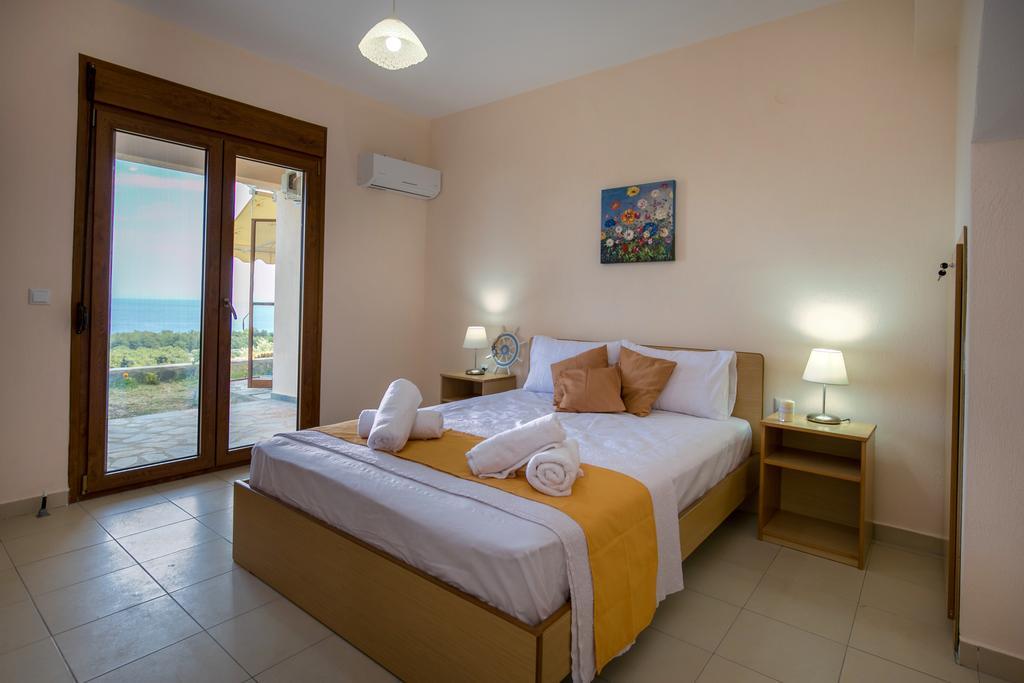 Aphrodite Villas Koinira Buitenkant foto