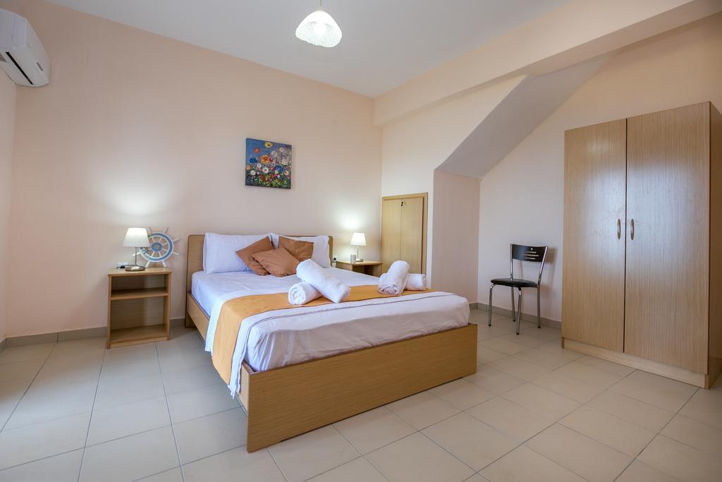 Aphrodite Villas Koinira Buitenkant foto