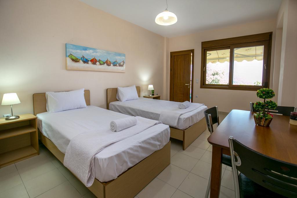 Aphrodite Villas Koinira Buitenkant foto