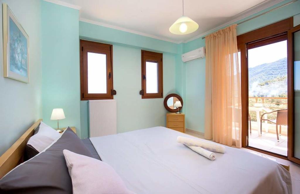 Aphrodite Villas Koinira Buitenkant foto